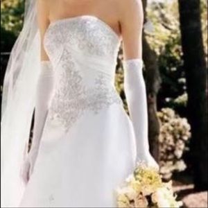 David’s Bridal  V9364white cathedral wedding gown
